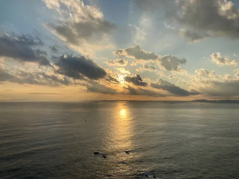 海に降り注ぐ、光のシャワー