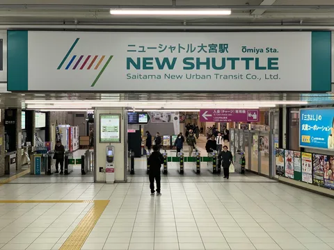 活気あふれる駅構内の様子