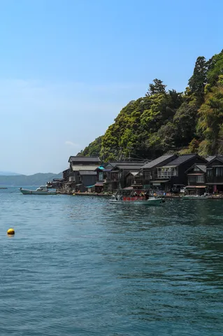 古都の静寂、水辺の情景