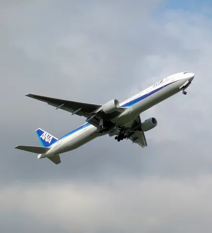 離陸するANA機