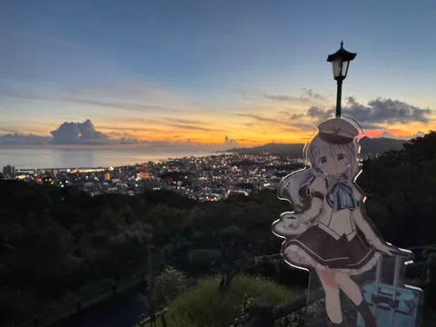 茜空と街の輝き、旅立ちの予感