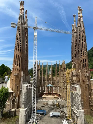 ミニチュアサグラダファミリア、建設中！
