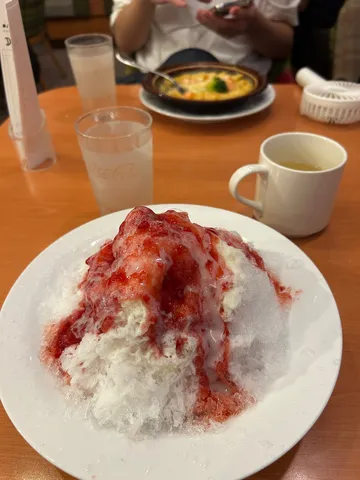 夏の定番！いちごミルクのかき氷