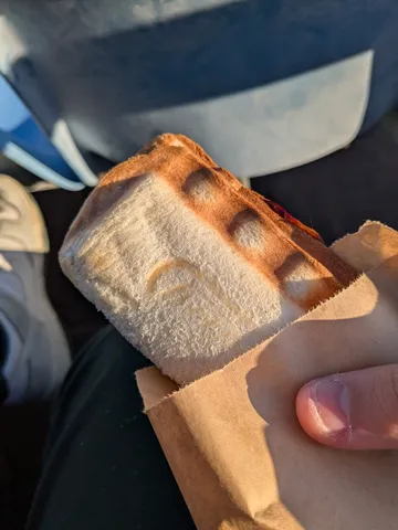 軽食タイムに差し込み日差し