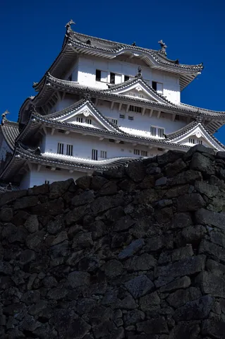 石垣にそびえる白鷺城