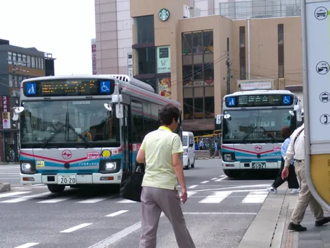 日常の一コマ、バス待ちの風情