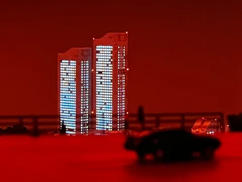 夜景に浮かぶ未来都市