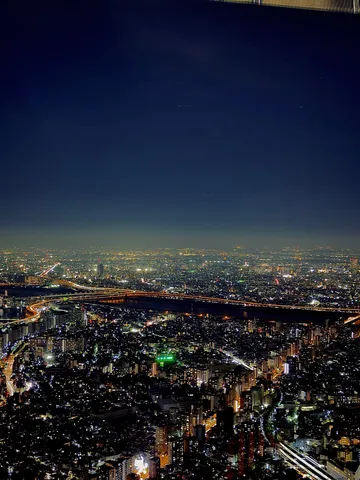 星屑の街、眠らぬ夜景