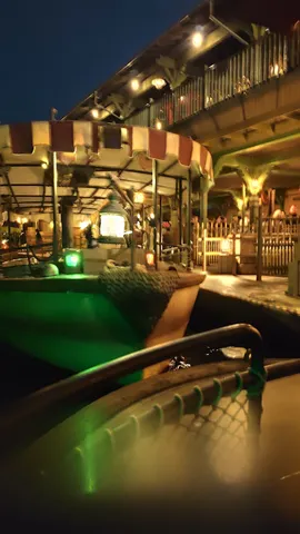 夜の遊園地、異世界への船出