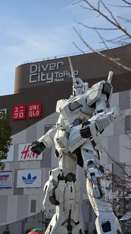 巨大ロボットと街並みのコラボ