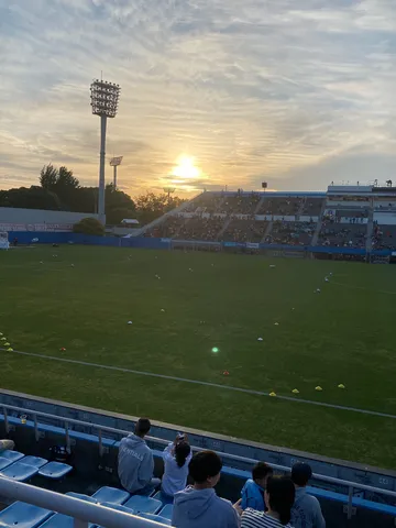 夕暮れスタジアムの静寂