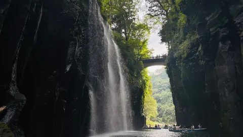 渓谷の絶景、水辺の物語