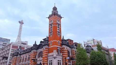 煉瓦塔と街の空気