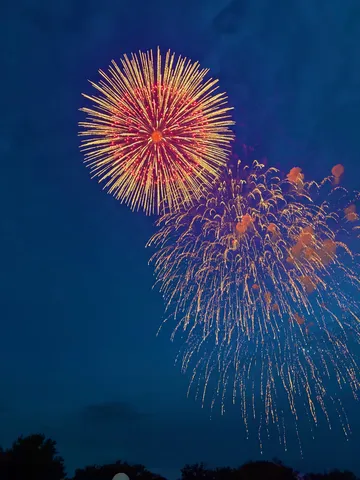 夜空を染める花火の音