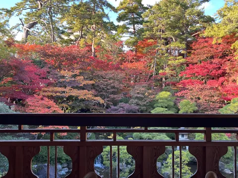 手すり越しに秋を拝む贅沢