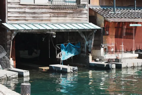 水辺の秘密基地