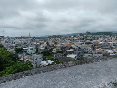 都会の片隅、静かなる眺め