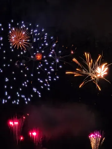 夜空を彩る花火の響き