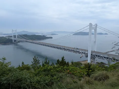 海と橋が描く静かな空気