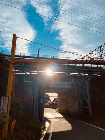 夏の終わりのトンネル、光の道