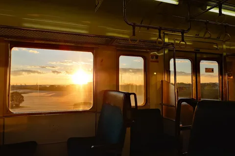 夕陽の車内風景