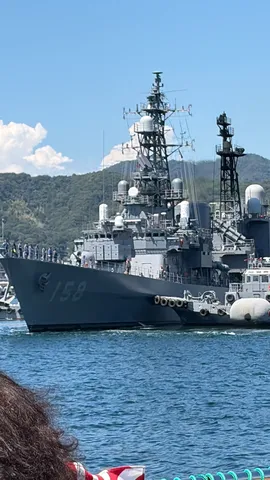 海風に浮ぶ艦影