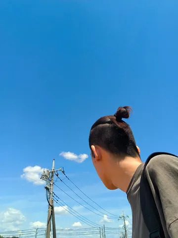 青空に結んだ侍ヘア
