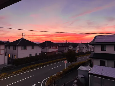 夕焼けに染まる街並み