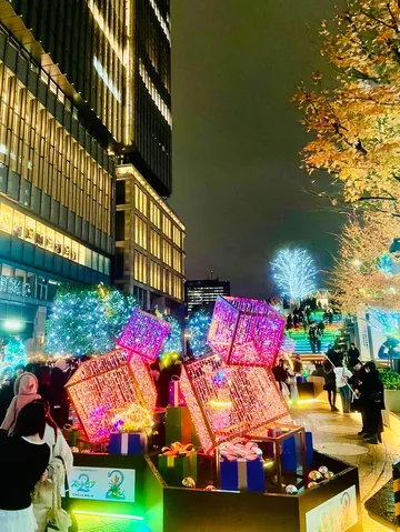 光るプレゼントが渋滞中