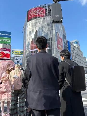 スクランブル交差点、交差する日常