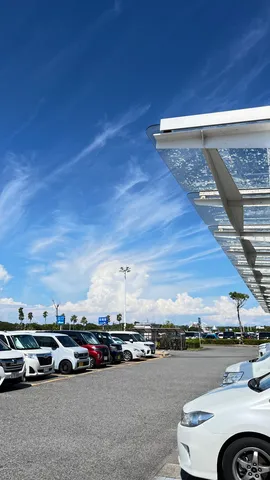 入道雲と夏の駐車場