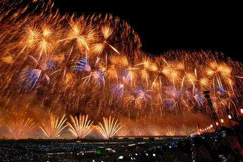 夜空を焦がす光の祭典
