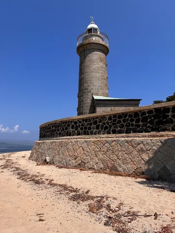 灯台が守る、青い海の秘密基地