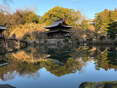 水面に映る古刹の輝き