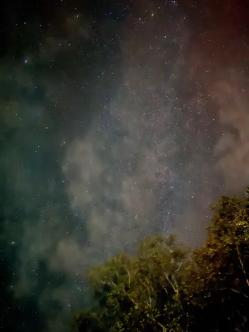 霧と星のゆらぎが描く夜