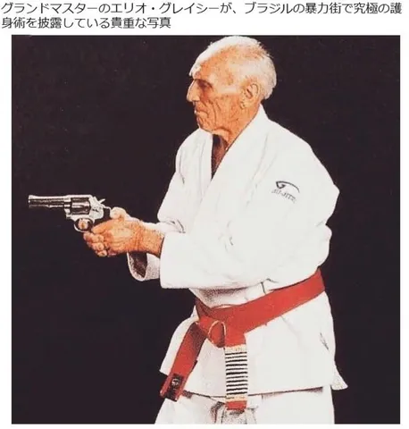 白と赤の静かな緊張感