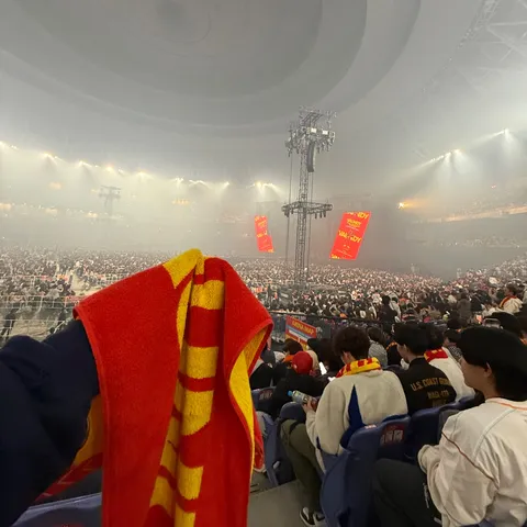 熱気に包まれるアリーナ