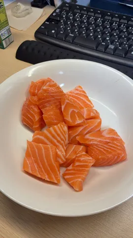 食卓に現れたサーモンたち