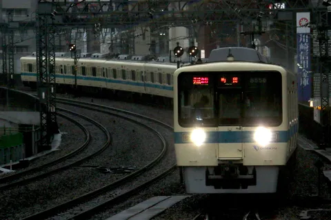 夕暮れ列車の軌跡