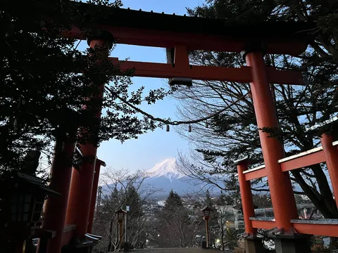 鳥居さん、富士山を独り占めしようとしてる？
