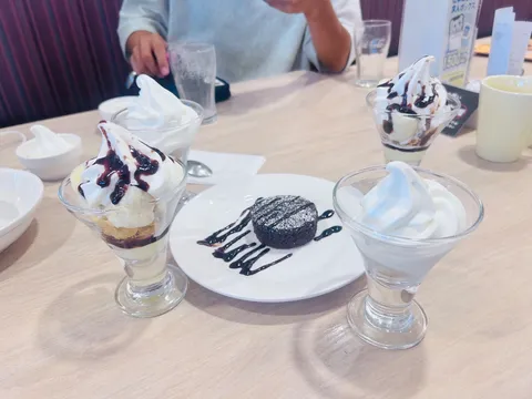 光と甘味が踊るデザート盛り