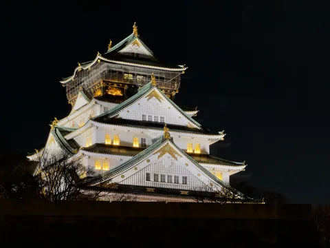 夜空に浮かぶ歴史の灯り