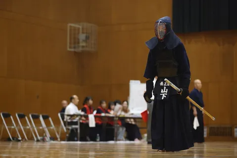 木床に響く剣の静寂