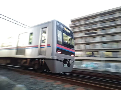 疾走する都市の日常