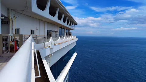 天空のバルコニーと大海原