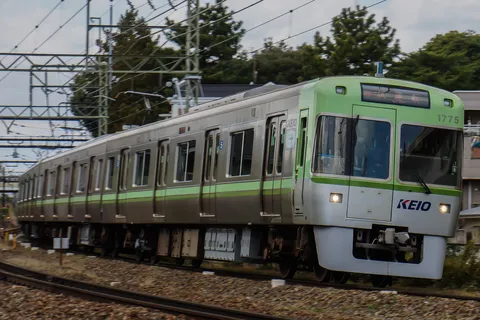 試運転列車が通過する瞬間