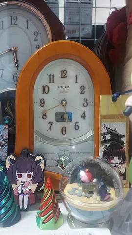 レトロな時計とミニチュアの世界