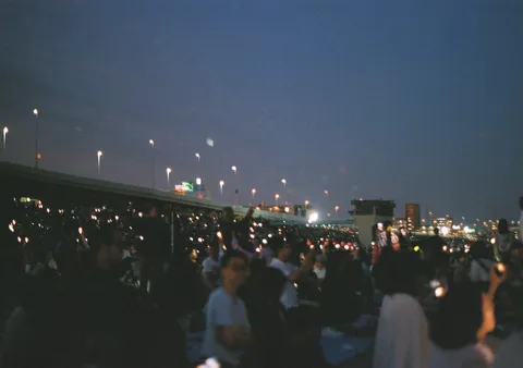 夜空に輝く人々の灯り