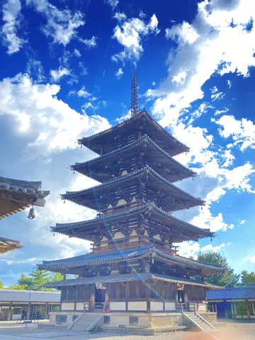 青空に映える古都の塔