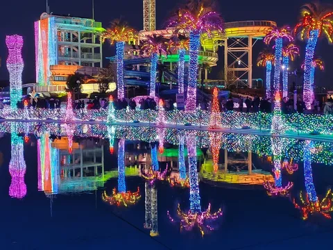 水面にほどける光の遊園